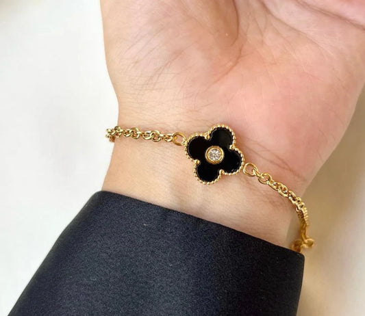 Black Van Cleef Bracelet With Golden One Carat Chain